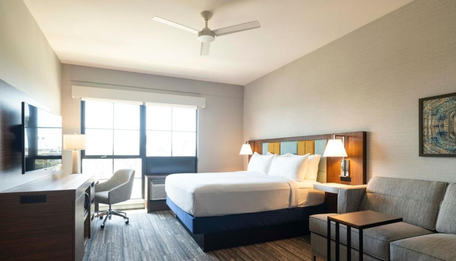 Hampton Inn & Suites Maui North Shore 卡胡卢伊 外观 照片