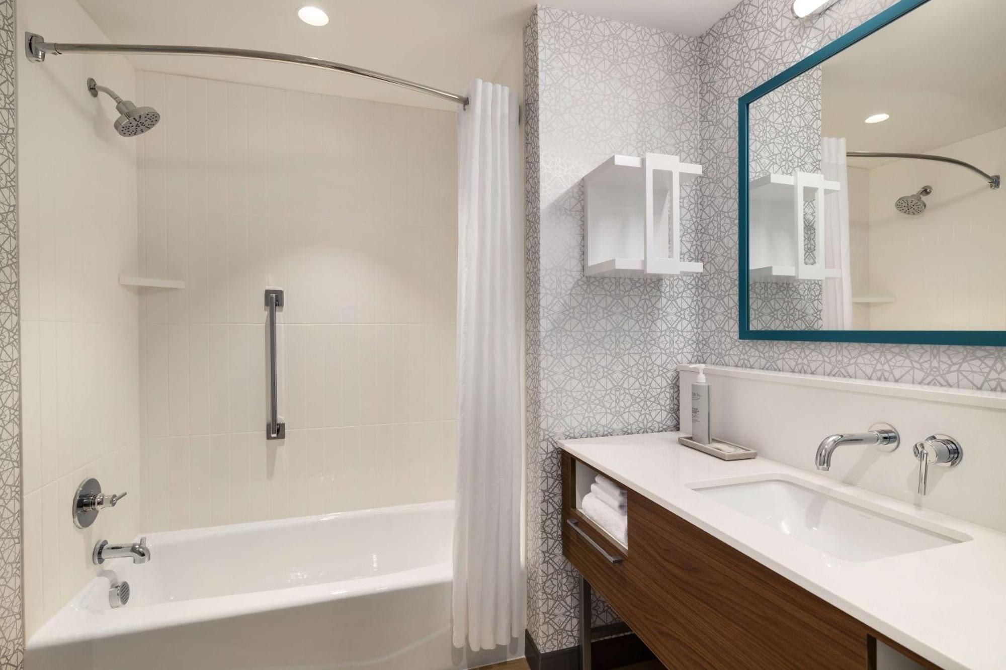 Hampton Inn & Suites Maui North Shore 卡胡卢伊 外观 照片